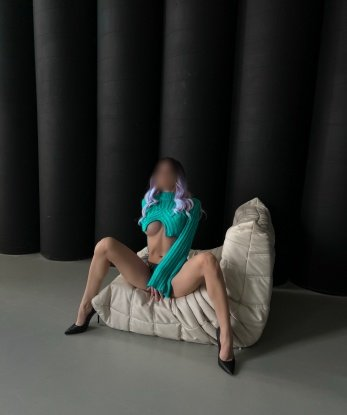 Я креативная и опытная индивидуалка, готовая предложить тебе нежность и страсть в одном флаконе. Встречи со мной - это настоящее наслаждение, которое дарит ощущение полной релаксации. Я живу в Москве и готова пригласить тебя в мое уютное гнездышко или приехать к тебе. Фото в моем профиле подтверждают мою красоту и соблазнительную внешность. Мои услуги включают разнообразные эротические игры, массаж, фетиш, и многое другое. Я гарантирую полное удовлетворение и комплексный подход к твоим желаниям. Мои клиенты всегда остаются довольными и возвращаются ко мне снова. Встреча со мной - это волшебное путешествие в мир удовольствия. Доверься мне и ты не пожалеешь! 💋 10412, 20 лет