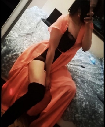 Изысканная и страстная красавица готова окунуть тебя в мир страсти и чувственности. Приезжай ко мне, и я покажу тебе настоящий путь к наслаждению. Ты будешь в восторге! 13872, 32 года